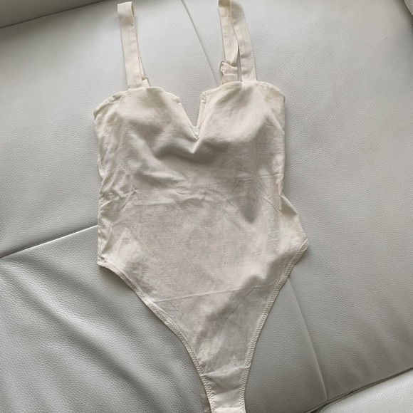 Free People Ivory White Pippa V-Wire Thong Sleeveless Bodysuit EUC Size S - Picture 3 of 8